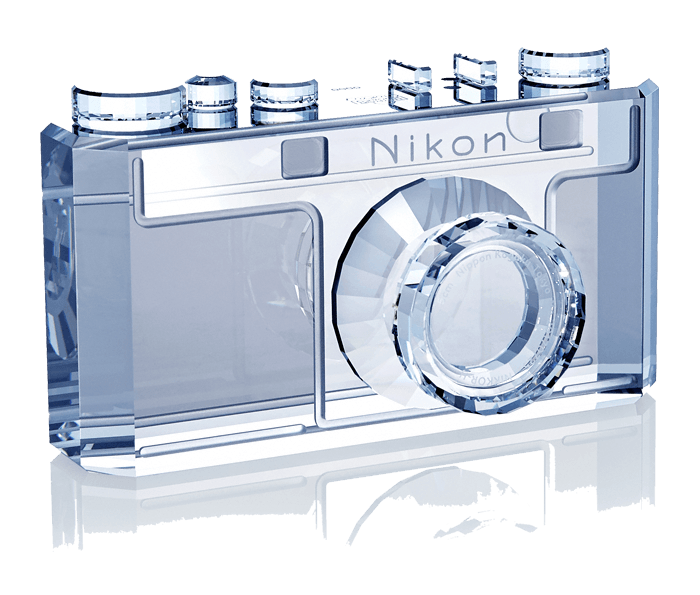  Reproducción en Cristal de la Nikon Model 1 para el 100º Aniversario de Nikon
