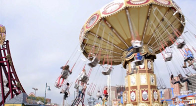 Shine light on your subject Photo of an amusement park swing ride with people on it