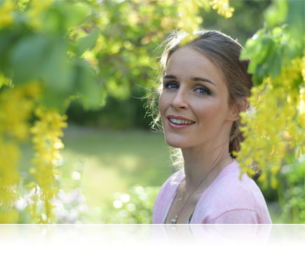 Nikon 1 J5 photo of a woman in a park among green trees