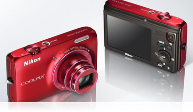 Product views demonstrating the simple controls of the COOLPIX S6300.