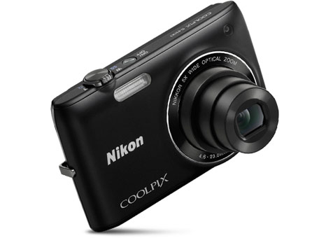 Stylish, compact and powerful Front of the stylish COOLPIX S4100 in black