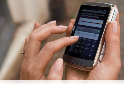 close up photo of a woman's hands typing an email on the LCD of the S800c