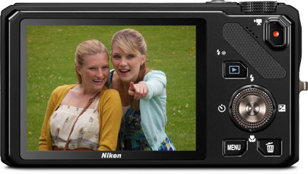 Vue du dos du COOLPIX S9200 présentant son écran ACL haute résolution 921 000 points.