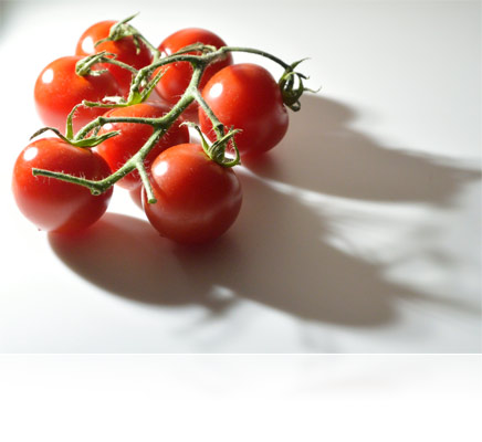 LD-1000 LED Movie Light for Dramatic or Natural Lighting Photo of cherry tomatoes on a white surface illuminated from the LD-1000 LED Movie Light