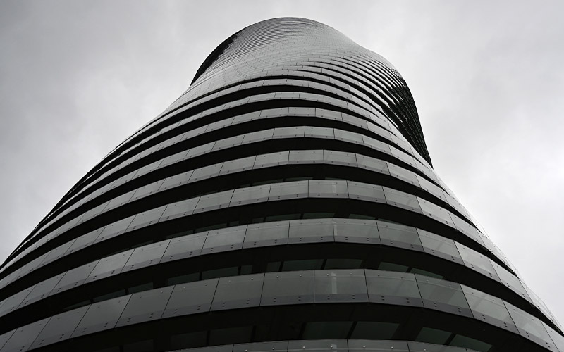 B&W photo of a curved building's facade