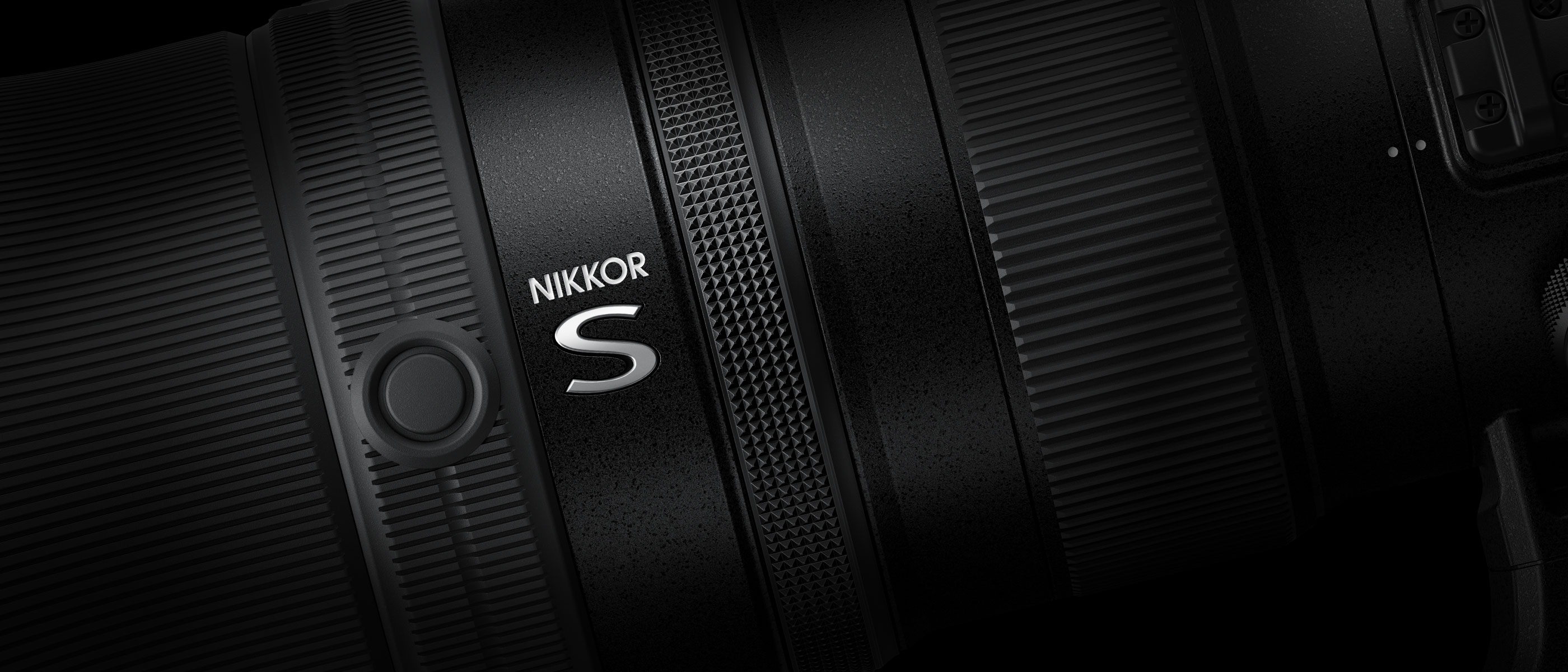 Close up of the S line badge on the NIKKOR Z 800mm f/6.3 VR S lens 