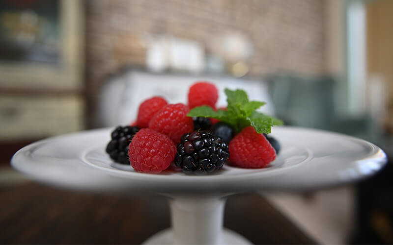 photo of a plate of fruit, showing bokeh, taken with the NIKKOR Z 17-28mm f/2.8 lens