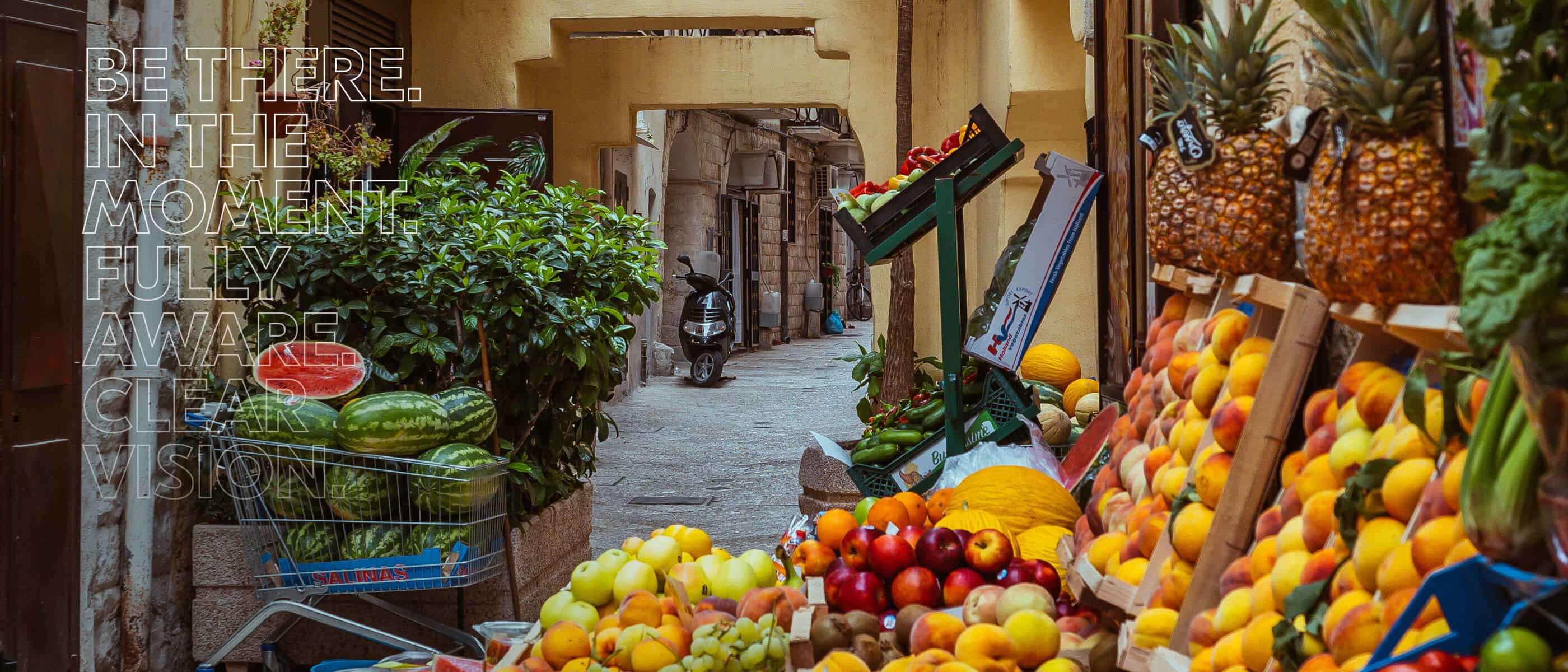 fruit stand in an alleyway taken with the NIKKOR Z DX 18-140mm f/3.5-6.3 VR