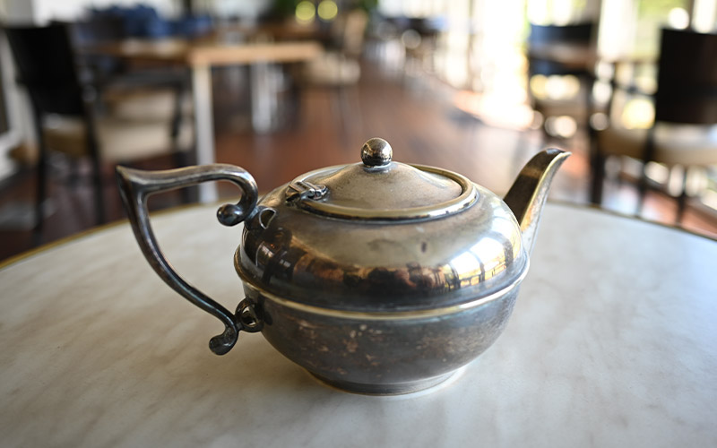 Photo of a teapot taken with the NIKKOR Z 28mm f/2.8 lens