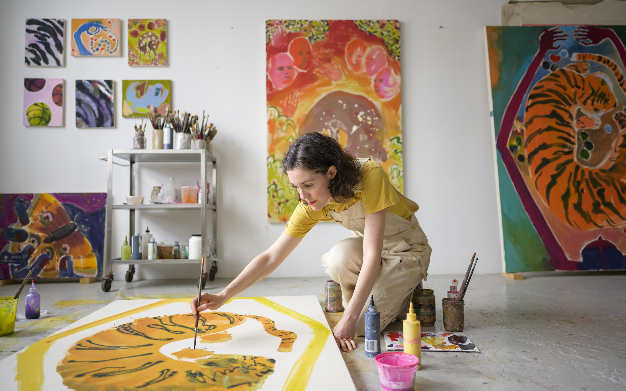 Photo of a woman painting, taken with the NIKKOR Z 24mm f/1.8 S lens