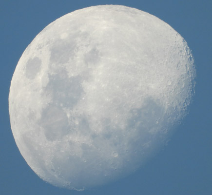 Foto de la luna capturada utilizando la COOLPIX P1000.