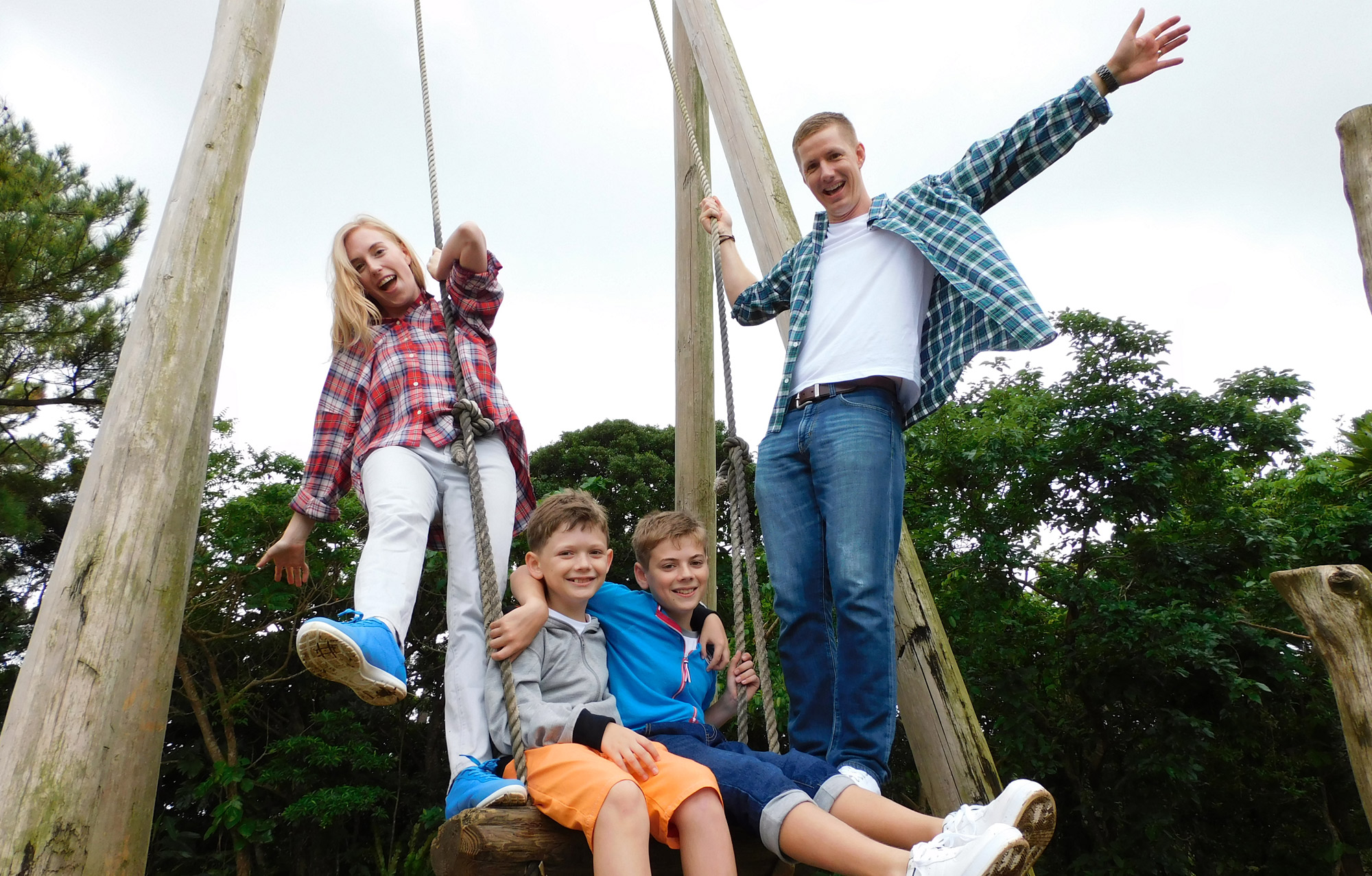 Nikon COOLPIX B600 photo of a family on a wooden swing