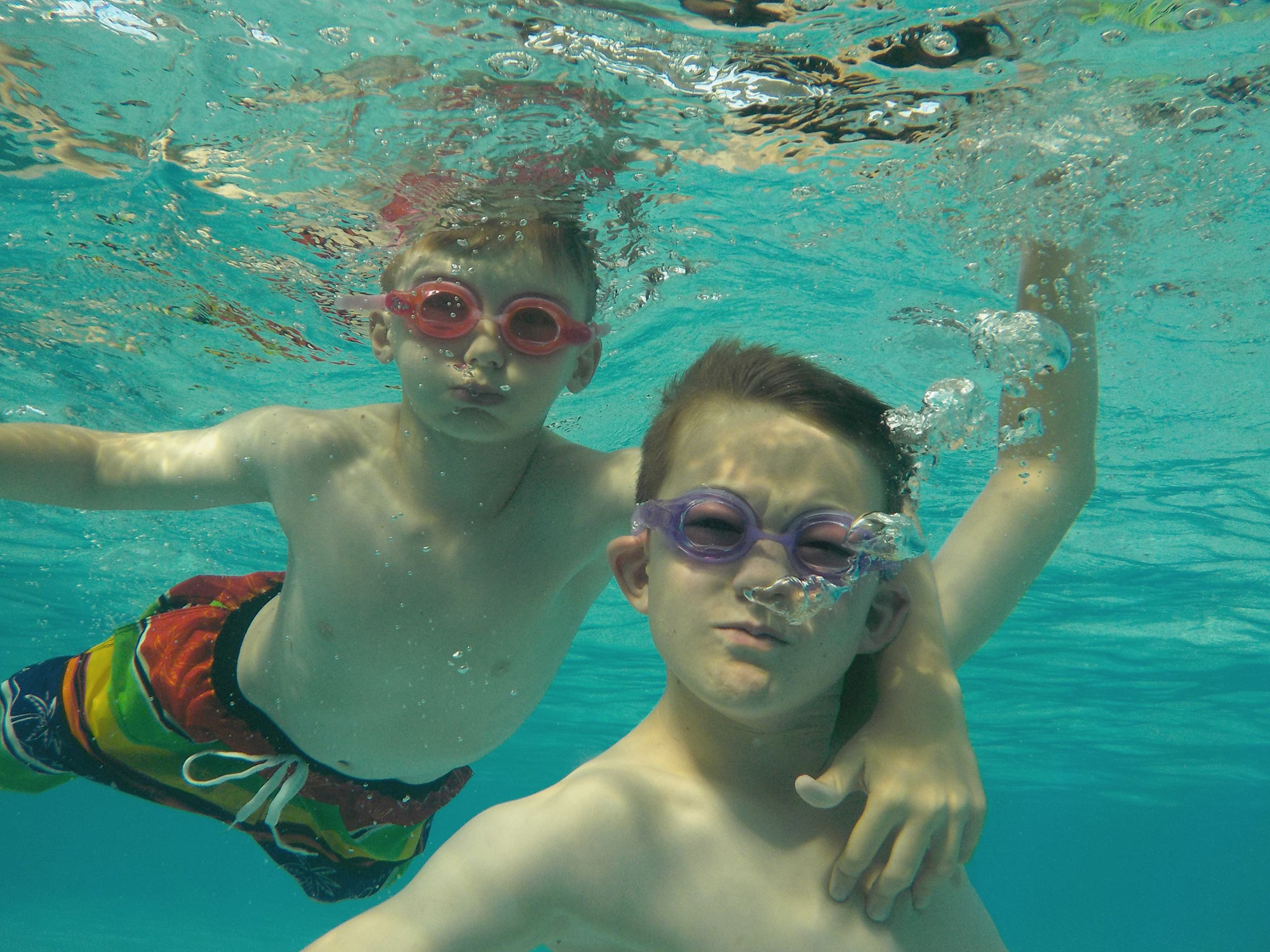 COOLPIX W150 photo of two boys underwater with goggles on