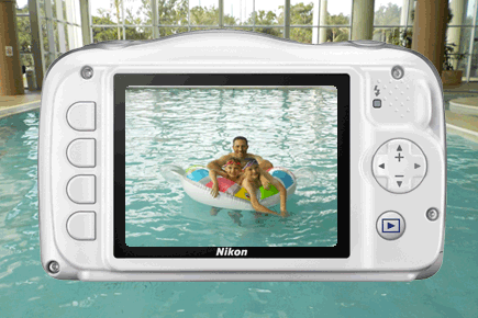 Gif of the COOLPIX W150 rear LCD with photos of a dad and kids on a float in a pool