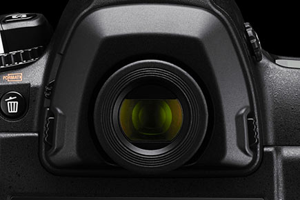 photo of the optical viewfinder of the D6 DSLR