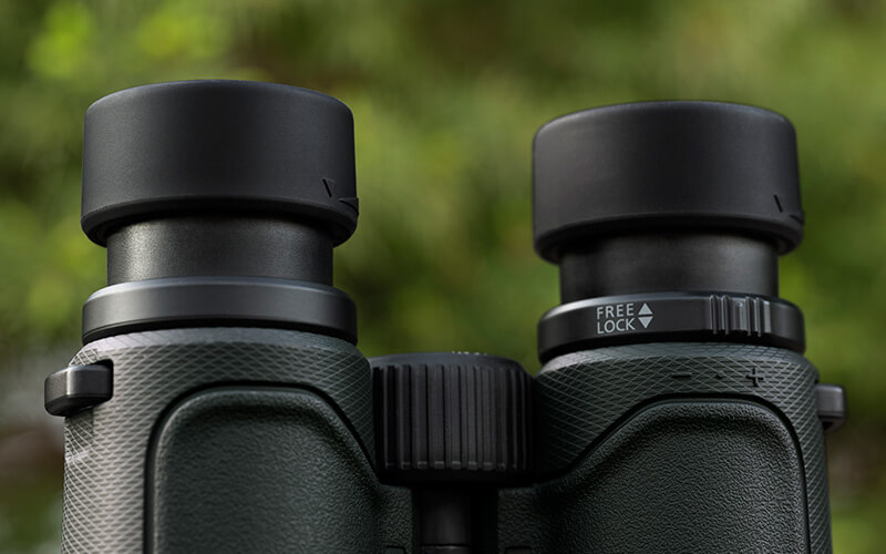 photo of the locking diopter area of the PROSTAFF P7 8x42 binoculars