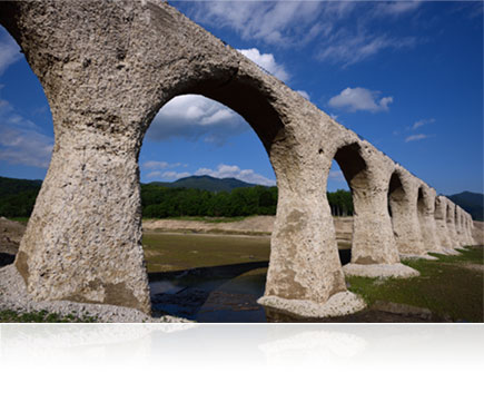 Landscape photo of a stone aquaduct shot using the AF-S NIKKOR 20mm f/1.8G ED lens