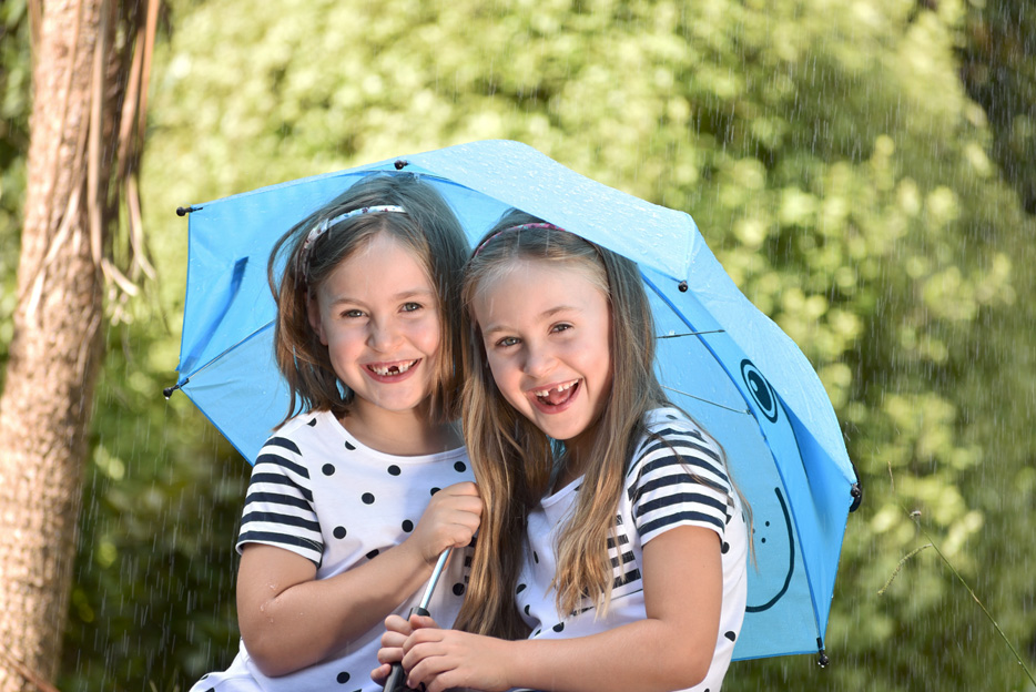 Photo of two girls under a blue umbrella, taken with the AF-P DX NIKKOR 70-300mm f/4.5-6.3G ED lens