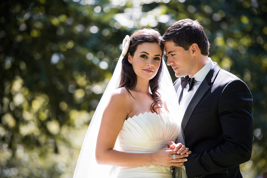 AF-S NIKKOR 70-200mm f/2.8G ED VR II photo of a bride and groom outdoors